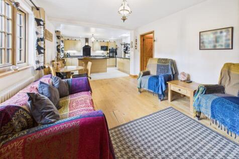LIVING ROOM / KITCHEN