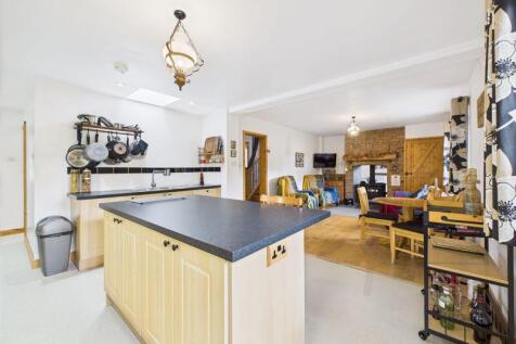KITCHEN / LIVING ROOM