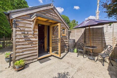 CABIN WITH PATIO