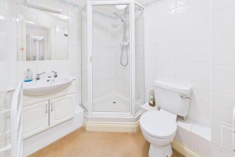 SEPARATE SHOWER ROOM