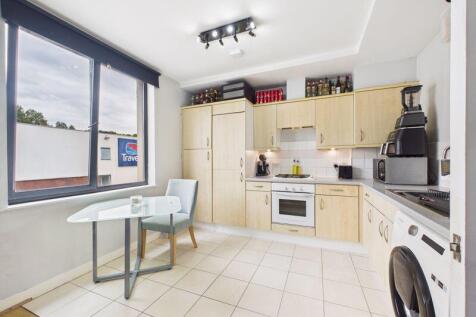 KITCHEN / DINING AREA