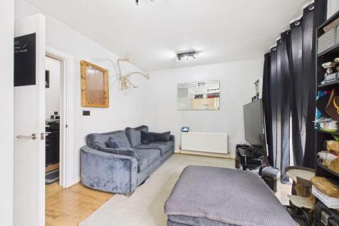 LIVING ROOM AREA
