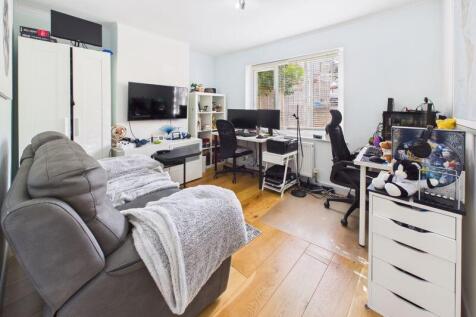 FRONT FACING LOUNGE