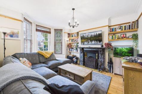 FRONT FACING LOUNGE
