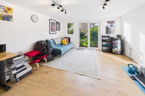 SUMMERHOUSE / HOME OFFICE ROOM