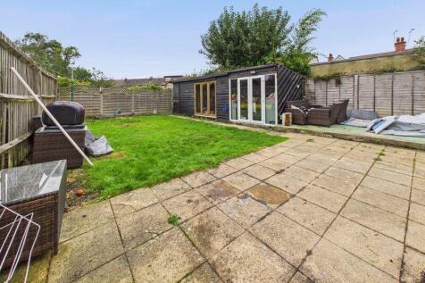 REAR GARDEN - WEST FACING