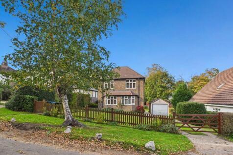 FRONT ASPECT FROM THE ROAD