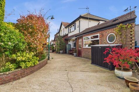 FRONT ASPECT &amp; DRIVEWAY