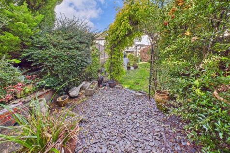 REAR GARDEN TO HOUSE