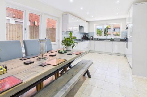 KITCHEN/BREAKFAST ROOM