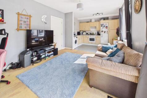 OPEN PLAN LOUNGE/KITCHEN