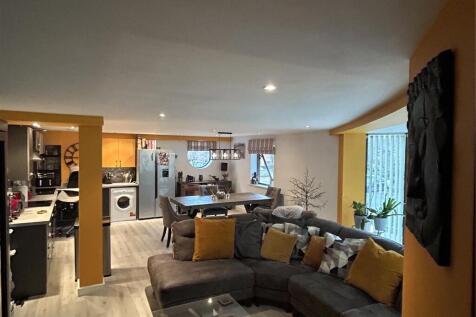 Living/Dining Area