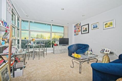 Living/Dining Area