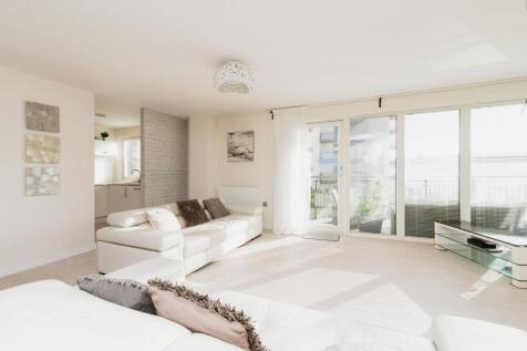 Living/Dining Area