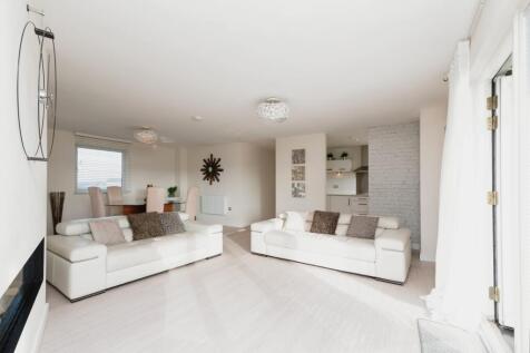Living/Dining Area