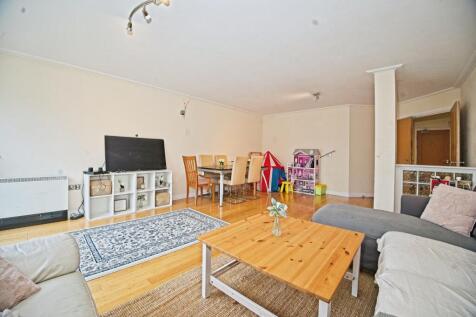 Living/Dining Area