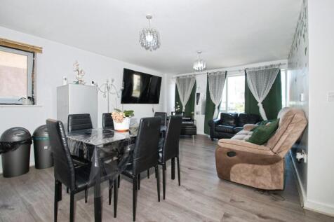 Living/Dining Area