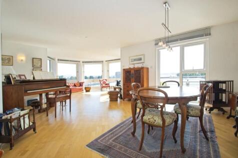 Living/Dining Area