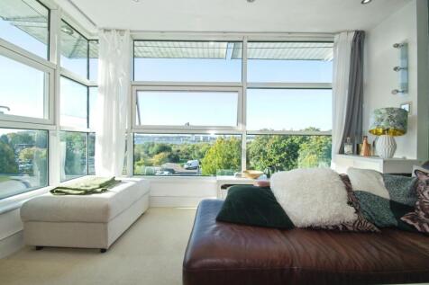 Living/Dining Area