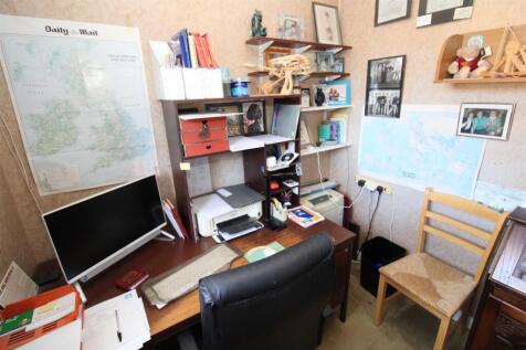 Bedroom 3 / Study