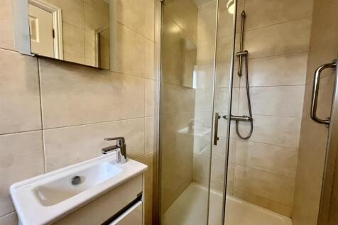 En suite Shower