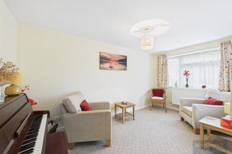 Snug / Second Lounge