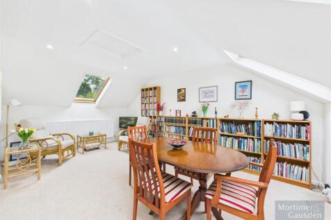Mezzanine Reception Room