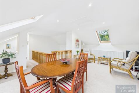 Mezzanine Reception Room