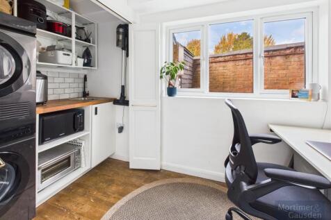 Office With Utility Store