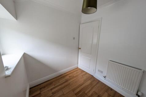FLAT BEDROOM 2