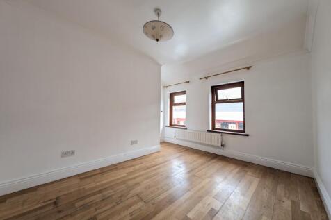 FLAT BEDROOM 1