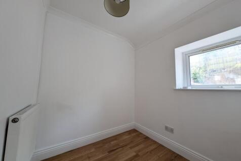 FLAT BEDROOM 2