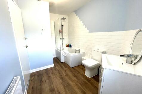 Bathroom 1.JPG