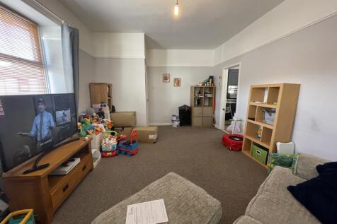 Living room 3.JPG