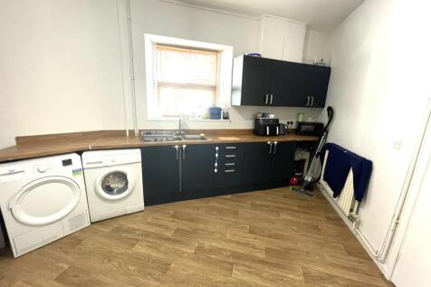 Kitchen 2.JPG