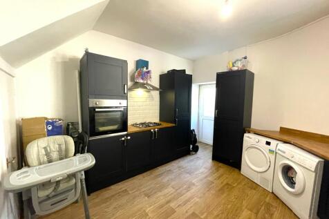 Kitchen 3.JPG