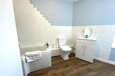 Bathroom 3.JPG