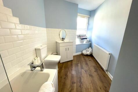 Bathroom 2.JPG