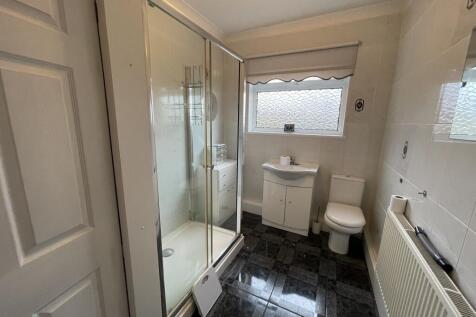 Bathroom 1.JPG