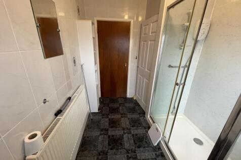 Bathroom 3.JPG