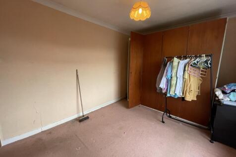 Bedroom 1a.JPG