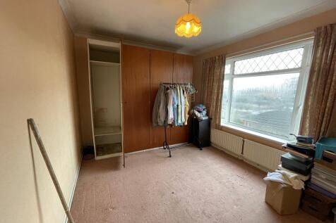 Bedroom 1b.JPG