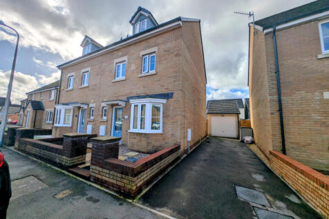 4 Bedroom Town House for Sale