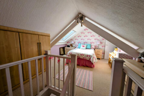 Atiic Bedroom 4