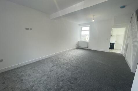 Living room 2.JPG