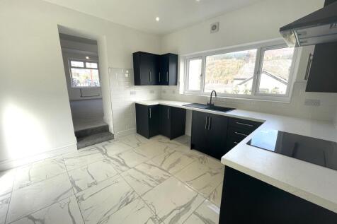 Kitchen 6.JPG