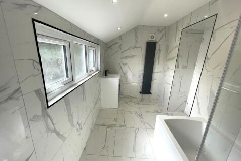 Bathroom 2.JPG