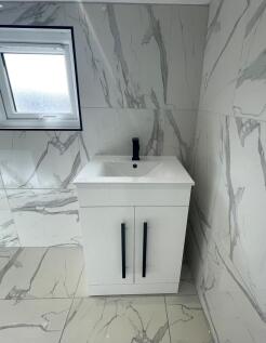 Bathroom 3.JPG