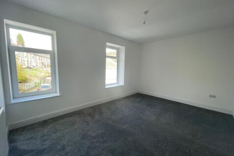 Bedroom 1b.JPG