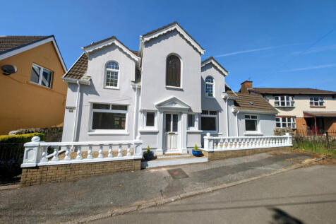 3 Bedroom detached home for Sale
